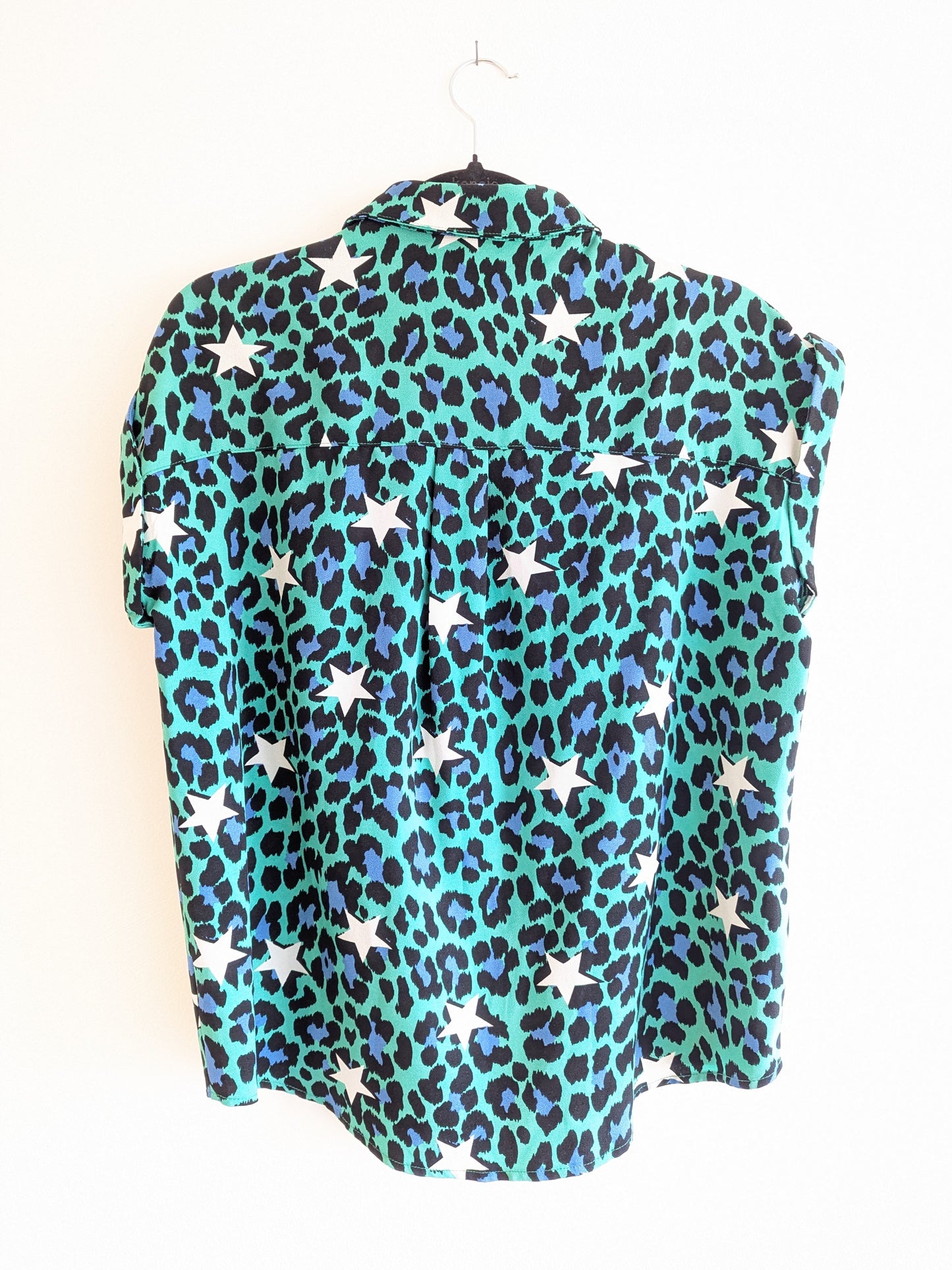 the back of a sleeveless green and blue leopard print shirt with white stars