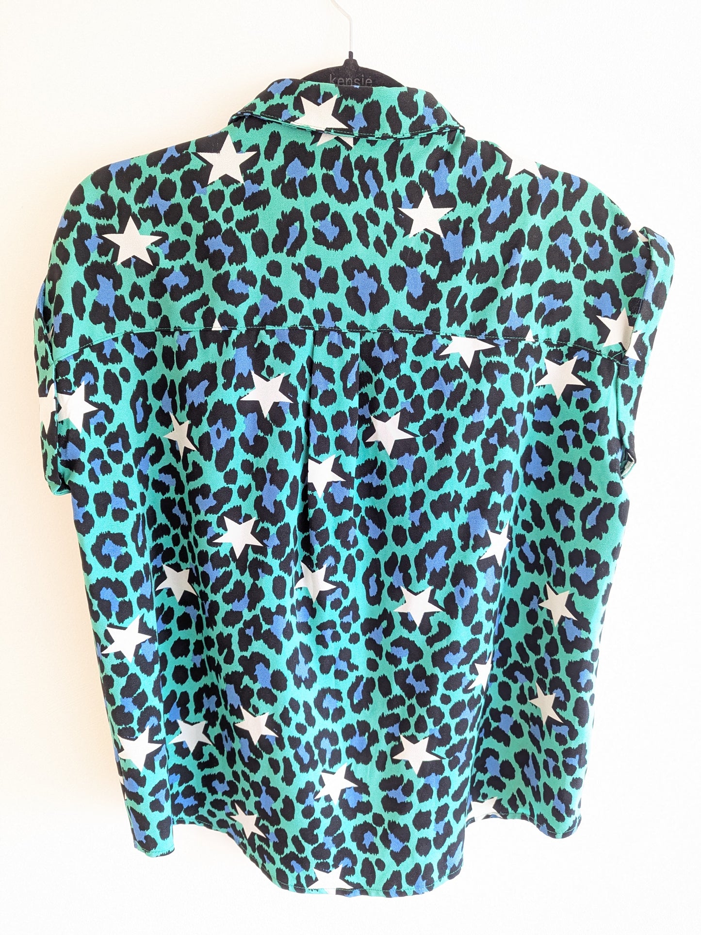 the back of a sleeveless green and blue leopard print shirt with white stars